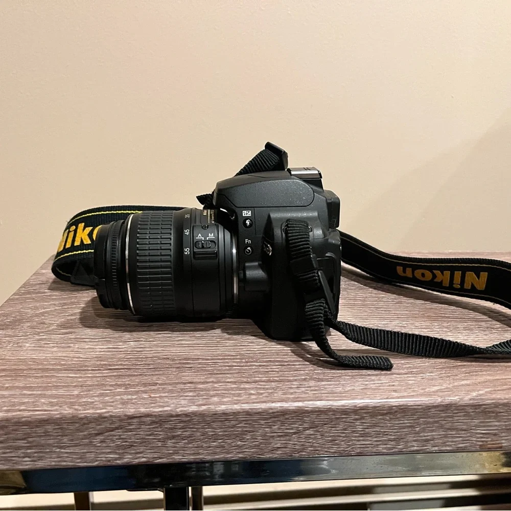 Nikon D40 6.1MP Digital SLR Camera Af-s DX Nikkor Ed 18-55mm